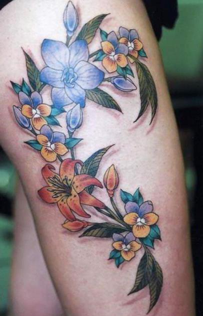 kukka tatuoinnit reiteen 