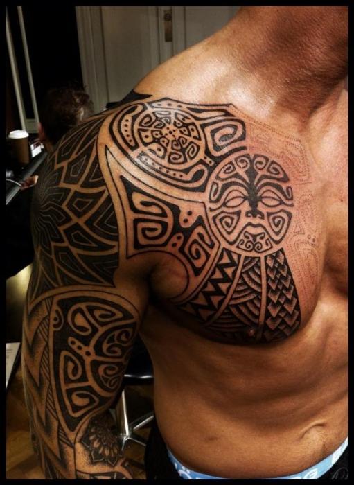 Polynesian luonnokset tatuoinnilla